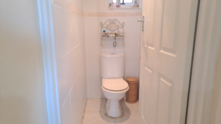 4 Bedroom Property for Sale in Beacon Bay Eastern Cape
